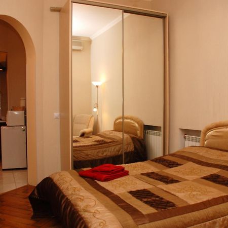 Alex Apartments Near Kreshatik St Kijev Kültér fotó